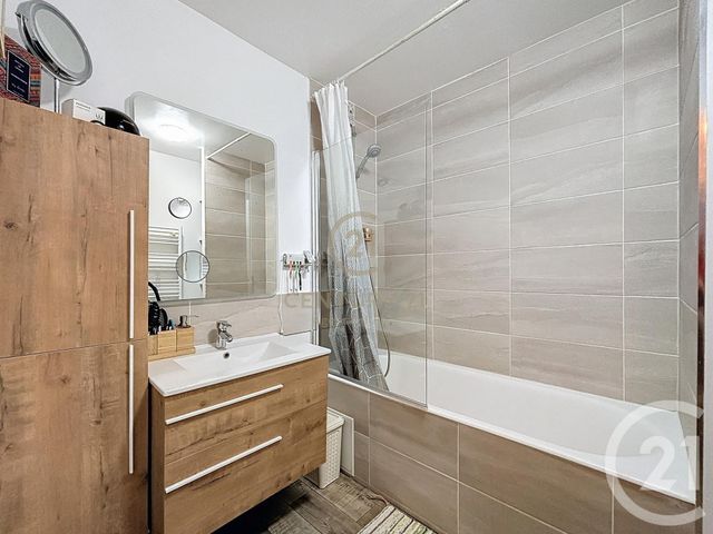 Afficher la photo en grand Appartement F4 à vendre - 4 pièces - 64.8 m2 - CHAMPS SUR MARNE - 77 - ILE-DE-FRANCE - Century 21 Agence Du Val