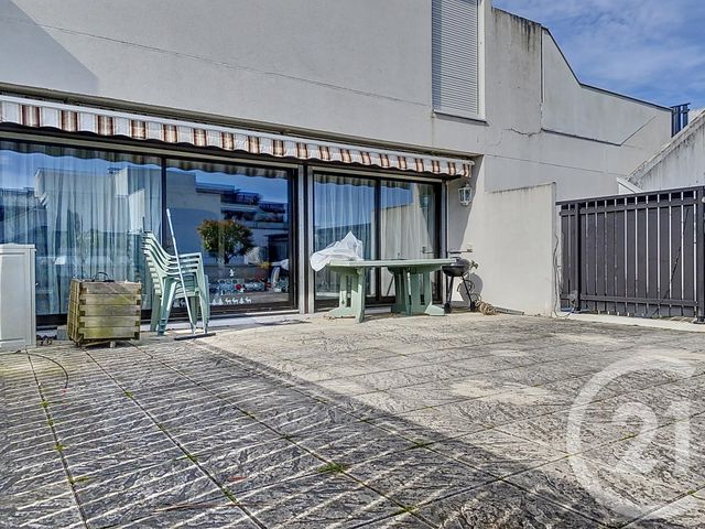 Appartement F4 à louer - 4 pièces - 84.14 m2 - CHAMPS SUR MARNE - 77 - ILE-DE-FRANCE - Century 21 Agence Du Val