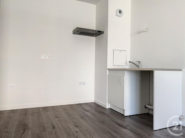 Appartement F2 à louer - 2 pièces - 44.57 m2 - CHAMPS SUR MARNE - 77 - ILE-DE-FRANCE - Century 21 Agence Du Val