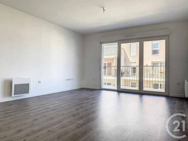 Appartement F2 à louer - 2 pièces - 44.57 m2 - CHAMPS SUR MARNE - 77 - ILE-DE-FRANCE - Century 21 Agence Du Val