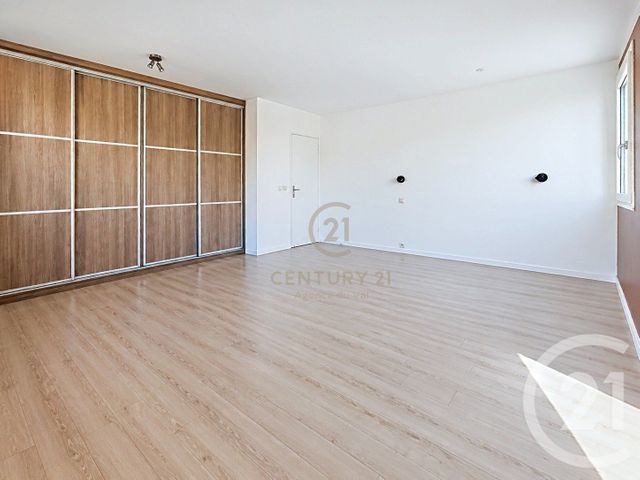Appartement F4 à vendre - 3 pièces - 85.78 m2 - NOISIEL - 77 - ILE-DE-FRANCE - Century 21 Agence Du Val