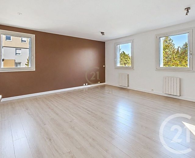 Appartement F4 à vendre - 3 pièces - 85.78 m2 - NOISIEL - 77 - ILE-DE-FRANCE - Century 21 Agence Du Val