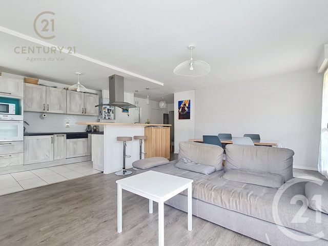 Appartement F4 à louer - 4 pièces - 77.88 m2 - CHAMPS SUR MARNE - 77 - ILE-DE-FRANCE - Century 21 Agence Du Val