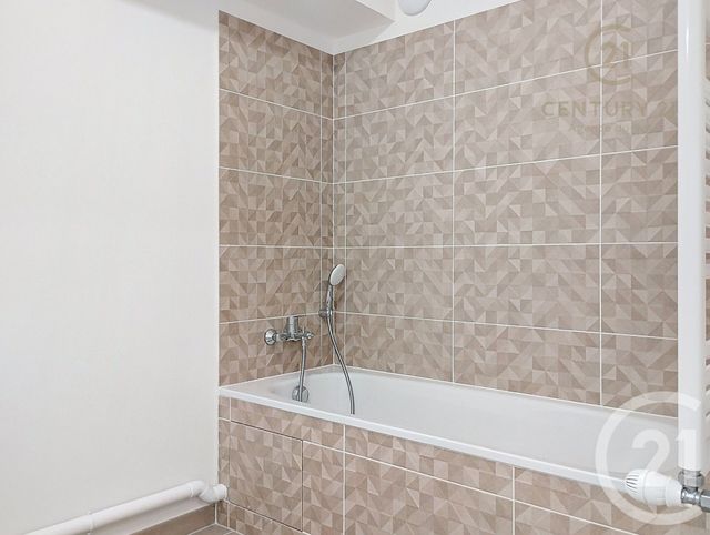 Appartement Local à louer - 3 pièces - 60.6 m2 - CHAMPS SUR MARNE - 77 - ILE-DE-FRANCE - Century 21 Agence Du Val