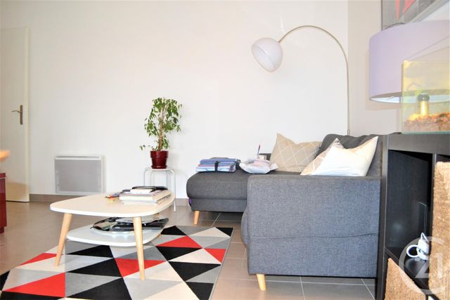 Appartement F2 à louer - 2 pièces - 49.18 m2 - CHAMPS SUR MARNE - 77 - ILE-DE-FRANCE - Century 21 Agence Du Val