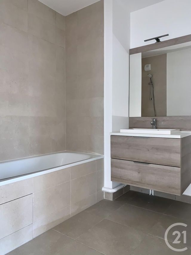 Appartement F3 à louer - 3 pièces - 63.14 m2 - VILLEJUIF - 94 - ILE-DE-FRANCE - Century 21 Agence Du Val