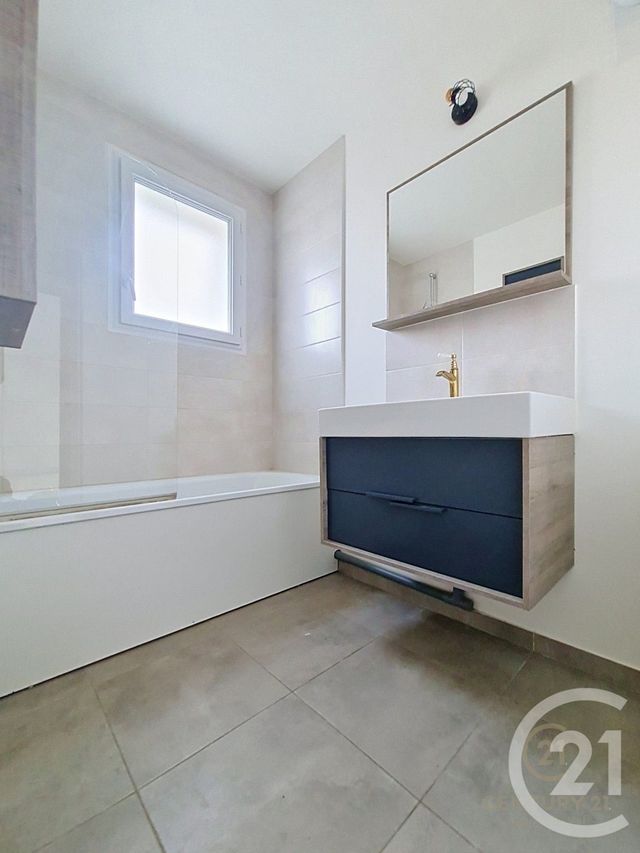 Appartement F3 à louer - 3 pièces - 48.86 m2 - CHELLES - 77 - ILE-DE-FRANCE - Century 21 Agence Du Val